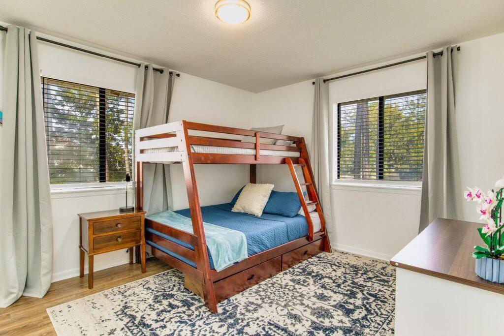 הוילה גולף בריז Woodsy Retreat, Steps To Bay - Hot Tub! מראה חיצוני תמונה